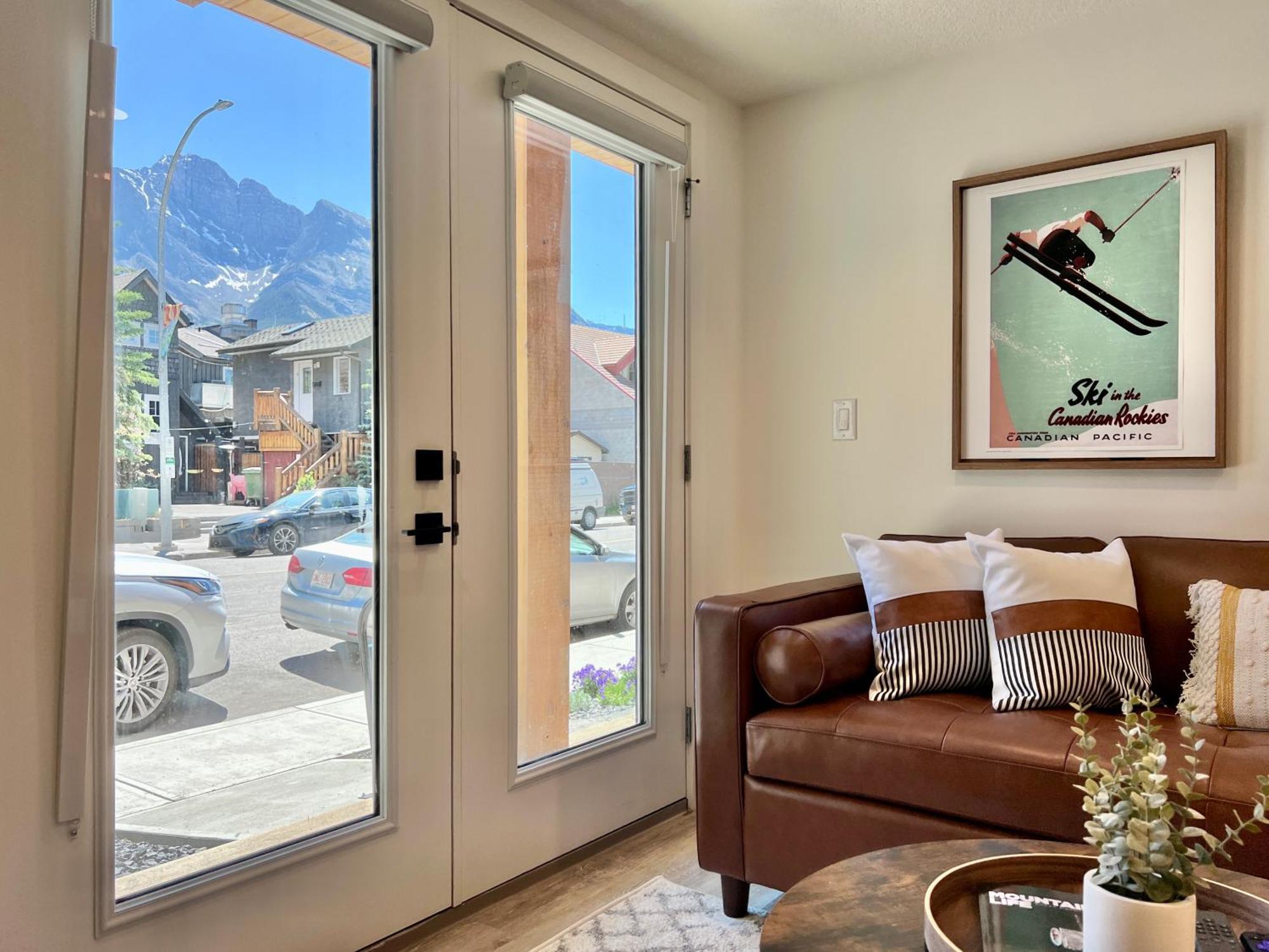 Apartmán Special! New Downtown Mtn View Free Parking 2B&2B Canmore Exteriér fotografie