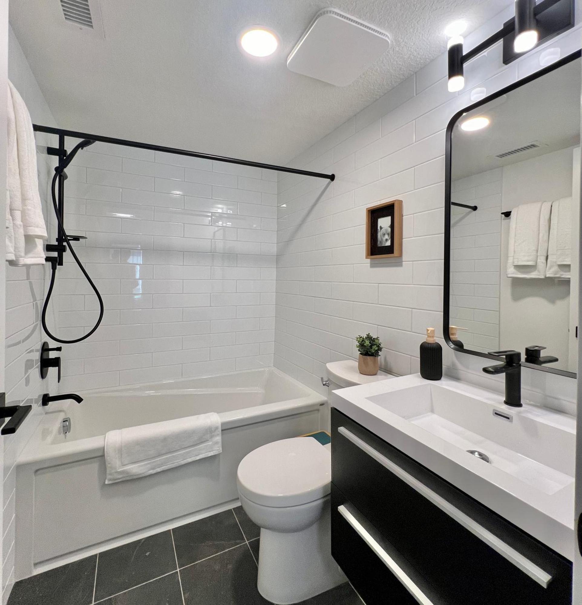 Apartmán Special! New Downtown Mtn View Free Parking 2B&2B Canmore Exteriér fotografie