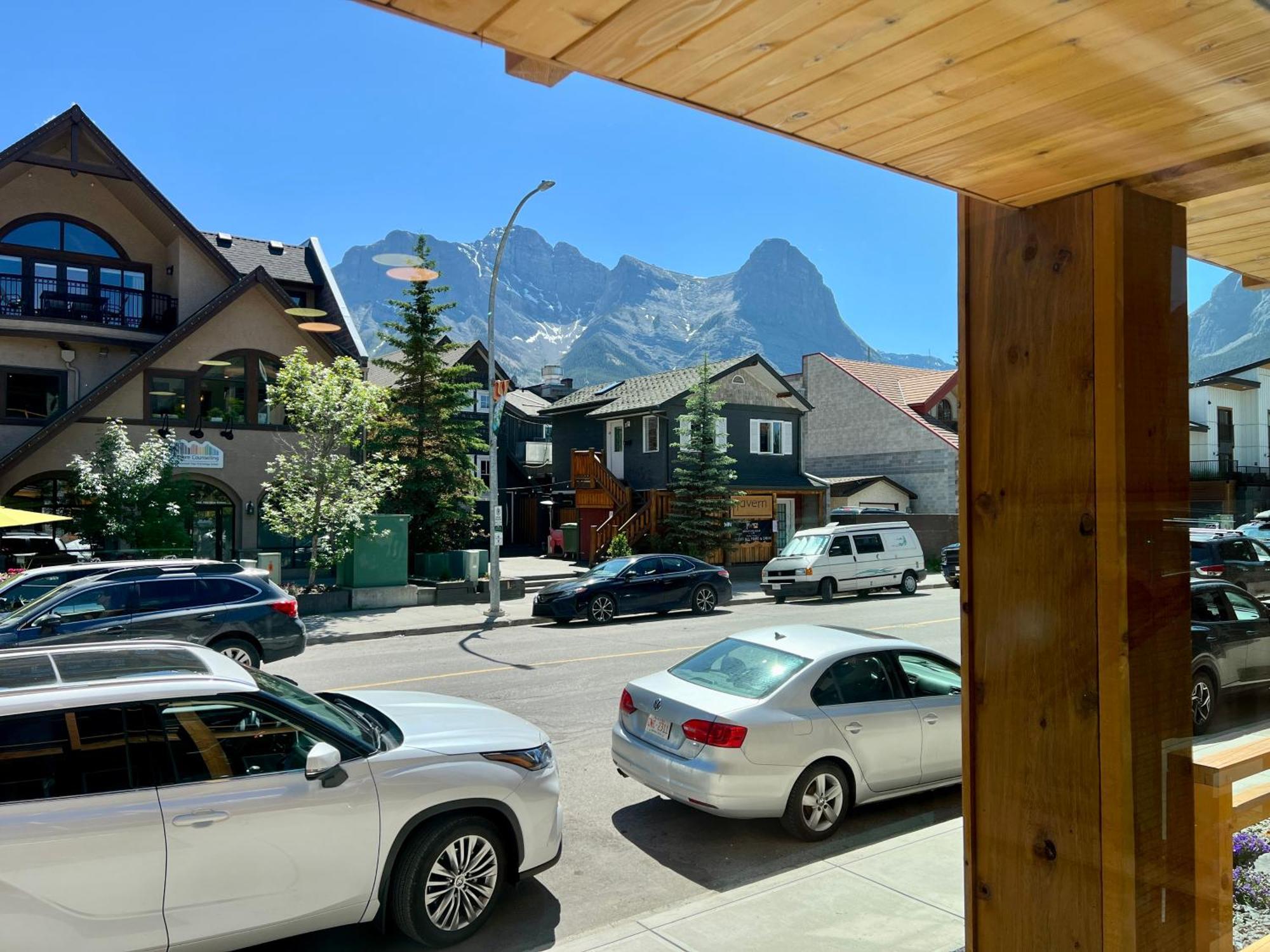 Apartmán Special! New Downtown Mtn View Free Parking 2B&2B Canmore Exteriér fotografie