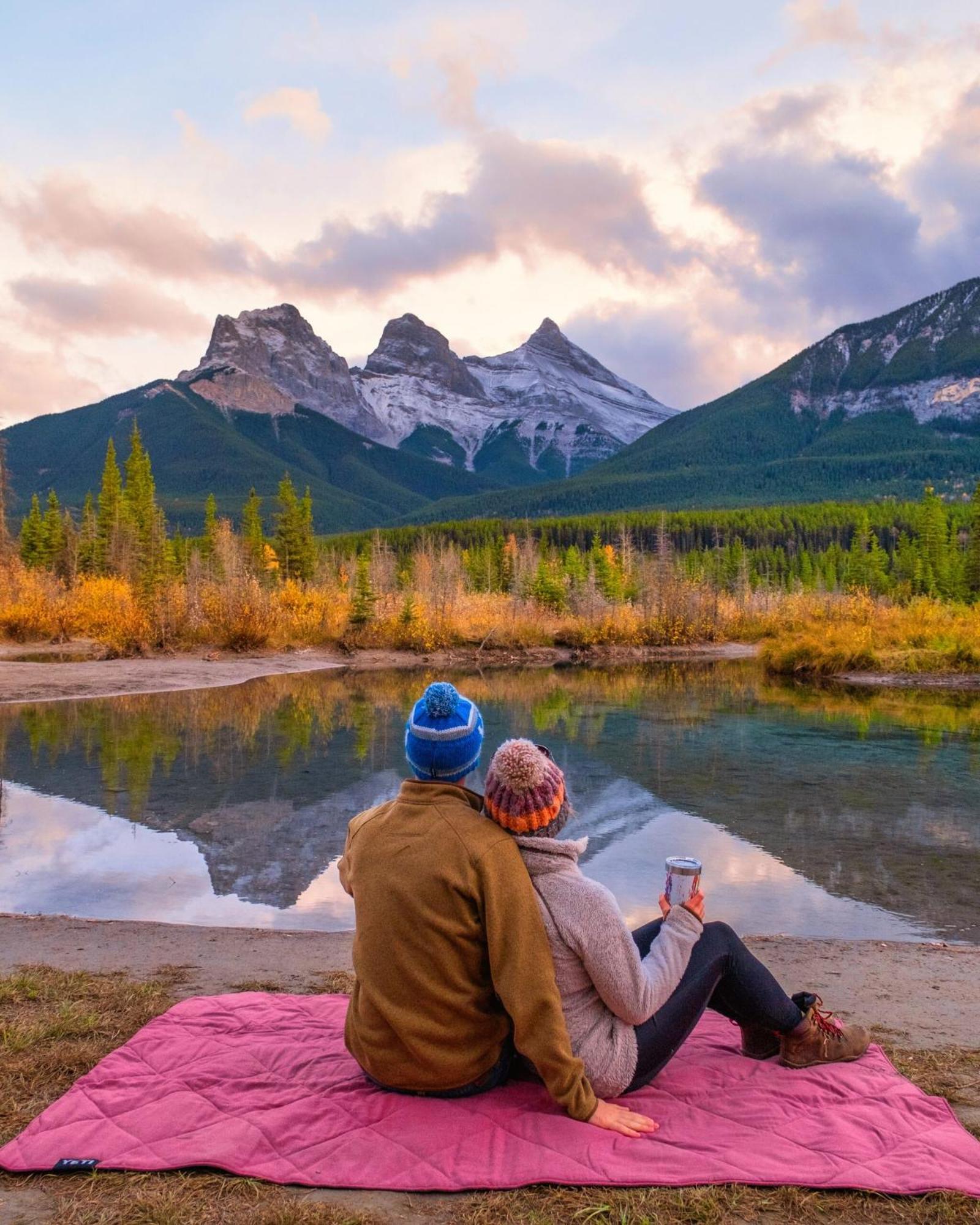 Apartmán Special! New Downtown Mtn View Free Parking 2B&2B Canmore Exteriér fotografie