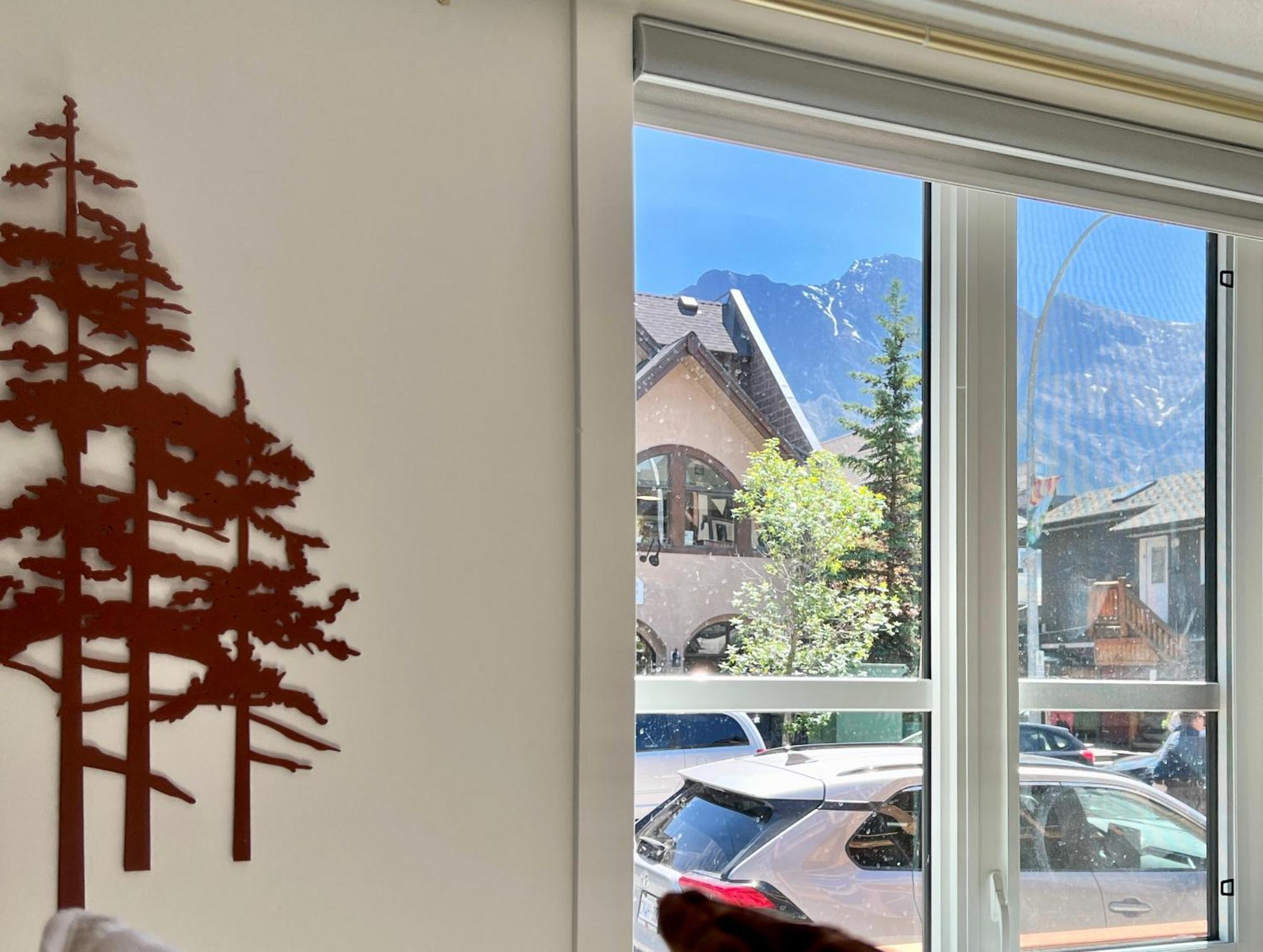 Apartmán Special! New Downtown Mtn View Free Parking 2B&2B Canmore Exteriér fotografie