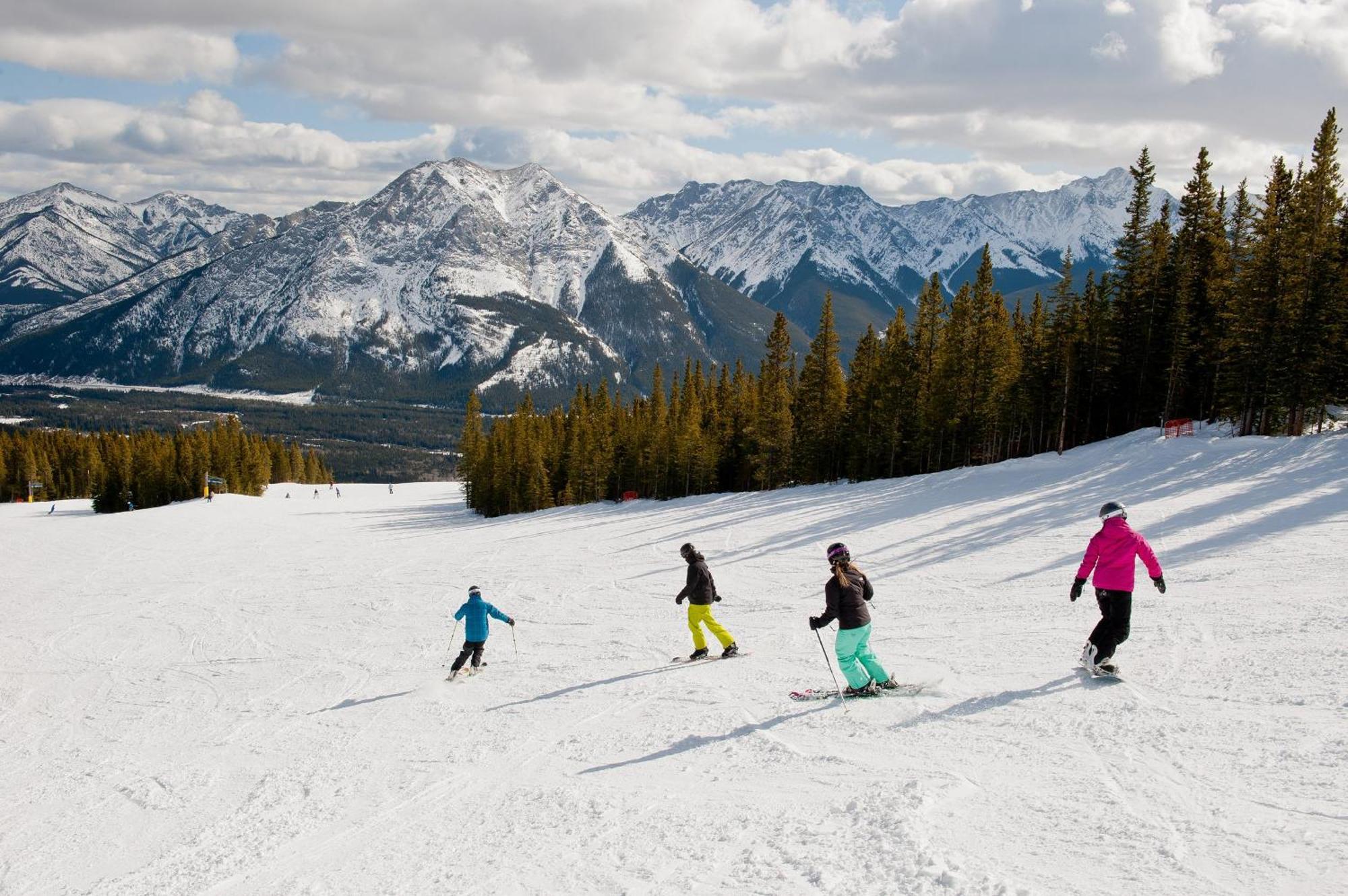 Apartmán Special! New Downtown Mtn View Free Parking 2B&2B Canmore Exteriér fotografie